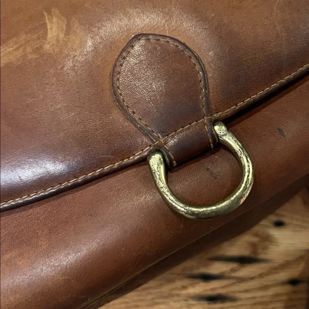 VINTAGE G.H. Bass & Co. Brown / Tan Leather & Brass Horsebit Crossbody Bag - Picture 2 of 8